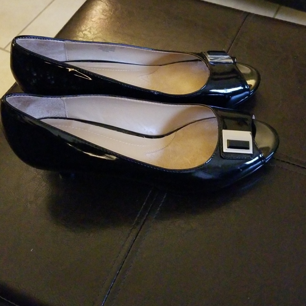 Pumps - Picture 2 of 3